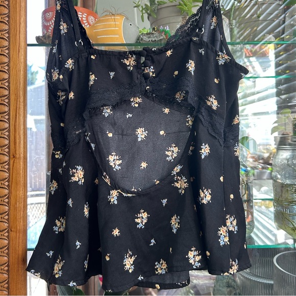 Bundle of clothes I don’t wear anymore , great condition! Message me! <3 - Picture 9 of 16